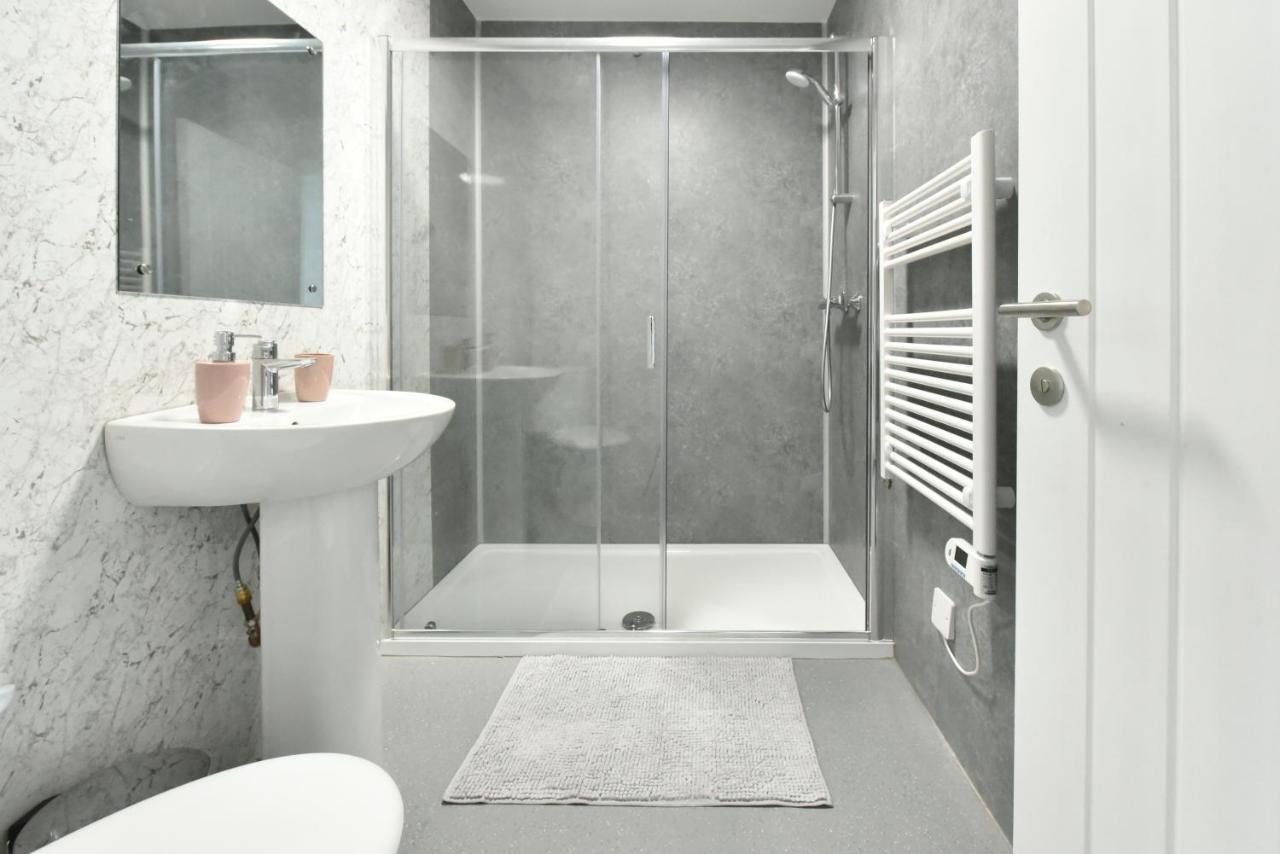 Aparthotel The Breath Taking Cube Pontefract Zewnętrze zdjęcie